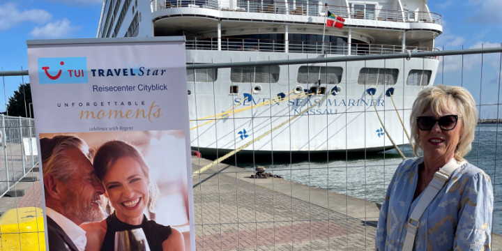 Simone Pawlitz bei einer Regent Seven Seas Schiffsbesichtigung