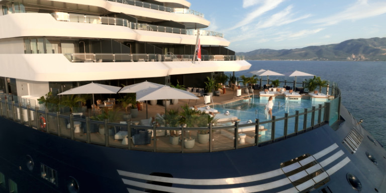 Ritz Carlton Pooldeck