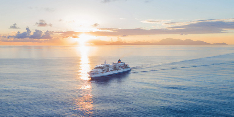 Hapag-Lloyd Cruises MS Europa auf See