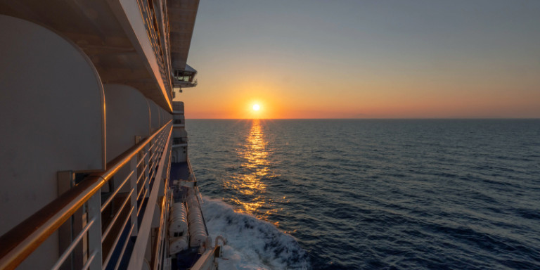 Oceania Cruises Sonnenuntergang Richtung Br&uuml;cke 